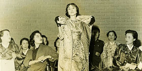 1956년 서울 중구 반도호텔에서 열린 노라노 패션쇼.