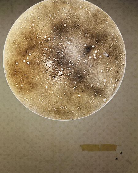 ����� ��ǰ ��Untitled��(2013). �ϴÿ� �� �ִ� �� ������ ���� ����� �������̴�