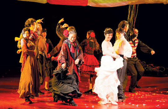 ���ء����� ��ȥ���� �⿬�� ��̼�(���) �� ������ �ö���� ���� �߰� �ִ�.