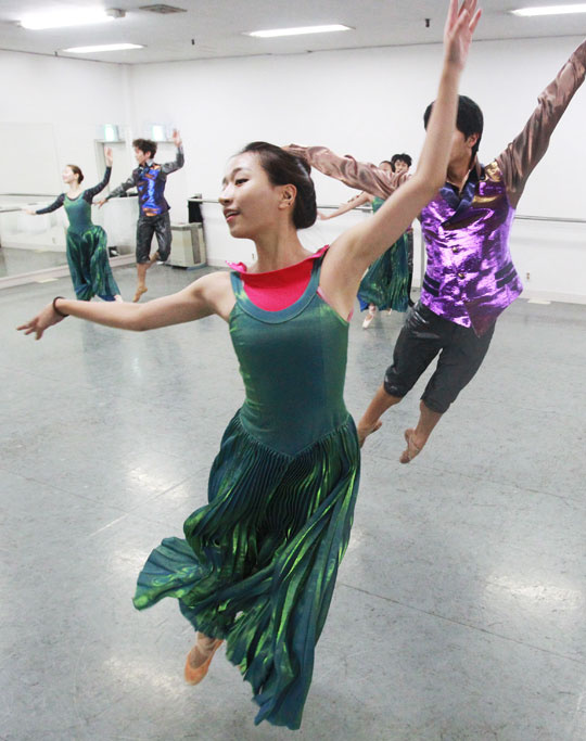 ���� 18�� �� �߷������߱�, õ�������� �㡯���� ���忡�� ��������� ���� �ÿ��ϰ� �ִ�.