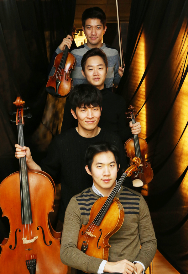 �̴� �� ���� ���ʵ� �����ǿ��� ���� ��ν� �⸣���� ���� ����� �� �ƴ� û���� �ڶ� �־���. ������ �ٸ� �� ���� �Բ��ϴ� ���� ������ �� �������� �ϰ� ��Ʈ������ �޾Ҿ��. ���� �� �׷���. ���� ���������� �Ž��� �� �ִٴ� �� ���޾Ұŵ��.�� (����������) �迵��, ���翵, ������, �̽¿�.