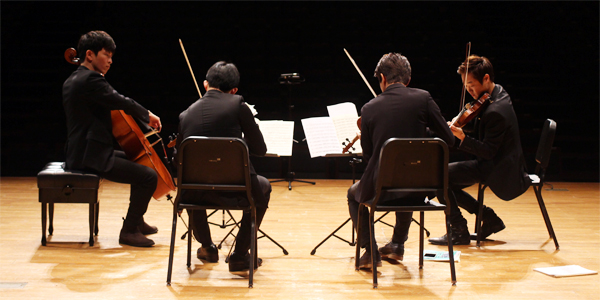 21�� ���� ���������� �ܼ�ƮȦ���� �����ϰ� �ִ� ��ν� �⸣�� ����