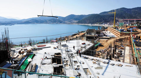 ���� 1�� ���� �泲 ������ ���� ��Ҹ����ؼ����� �αٿ��� ��ȭ����Ʈ ���� ���簡 ��â�̴�. 