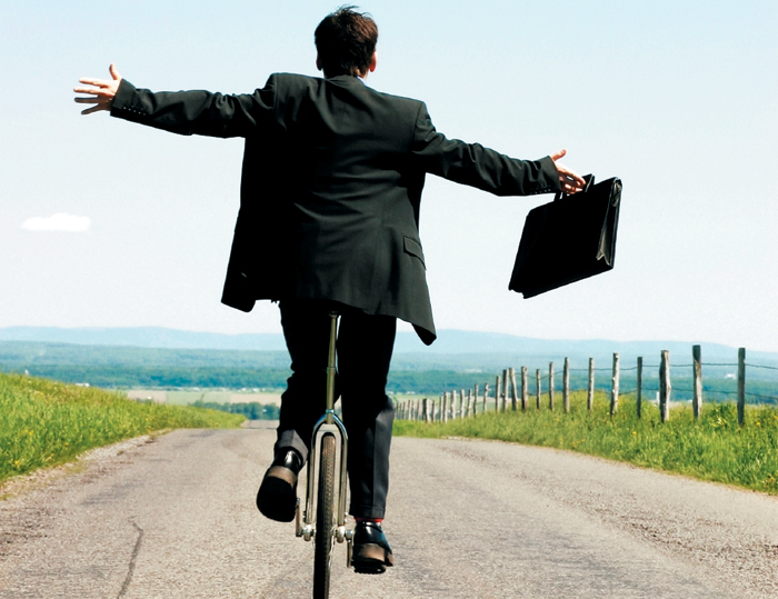 ���� �߽ɿ� ���� �ִ�. ���� ���ܵ� ��ȸ�� ������ ���ڸ��� �޷ȴ�. ���ϱ⸦ �ź��� ������� ��� �ɱ�. å�� ���� �߽����ǡ��� �Ѱ踦 �����Ѵ�.