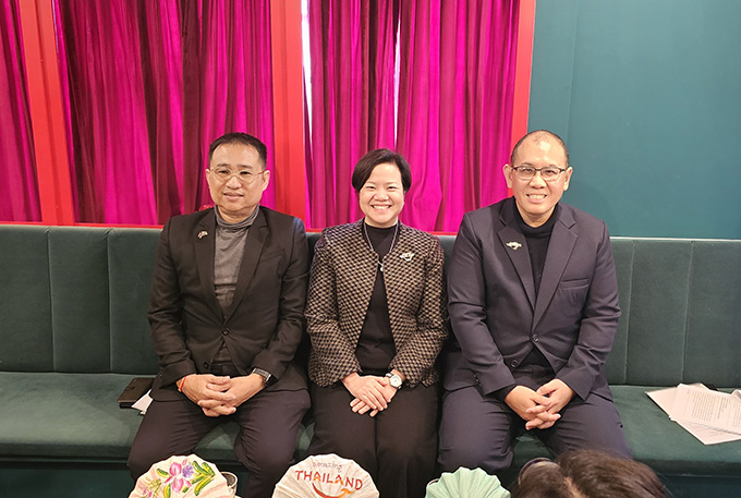 (�·κ���)���� ������ '��Ÿ���� ����¥��', �±� ����û ���ƽþ� ������ '�����پƳ� �߶��̶��������', ���� ���� ����ġ������ �ø����ǡ�.